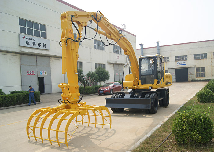 ga黄金甲体育DLS118-9A轮式液压堆垛机实景图