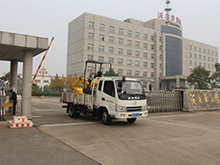 ga黄金甲体育小型挖掘机助推国家新农村建设